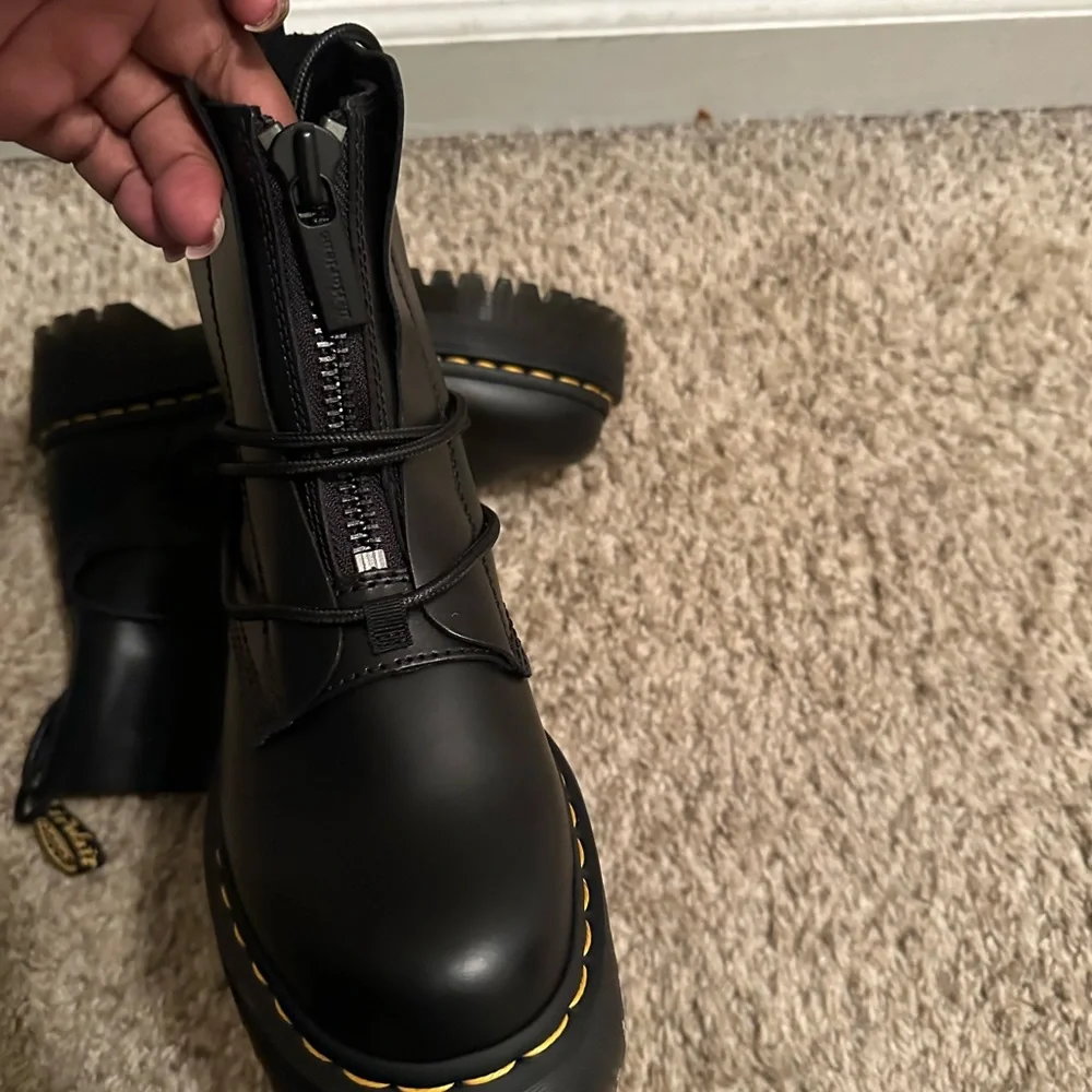 Dr. Martens - Picture 8 of 9